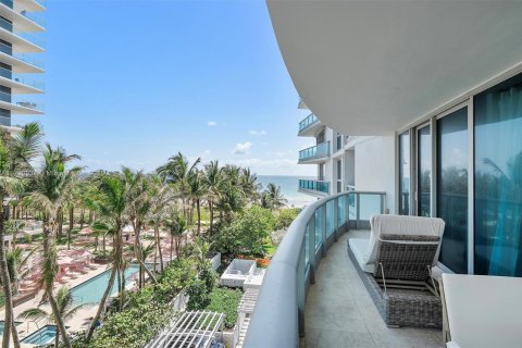 Condo in Surfside, Florida, 2 bedrooms  № 1865703 - photo 15