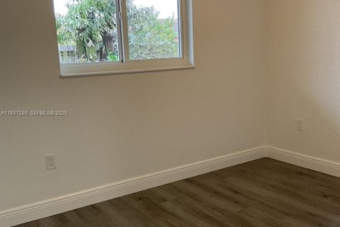 Casa en alquiler en Sunrise, Florida, 3 dormitorios, 132.11 m2 № 1990095 - foto 7