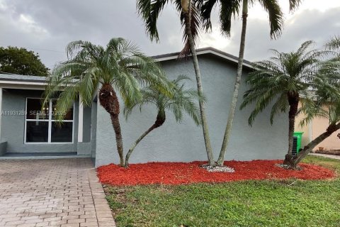 Casa en alquiler en Sunrise, Florida, 3 dormitorios, 132.11 m2 № 1990095 - foto 10