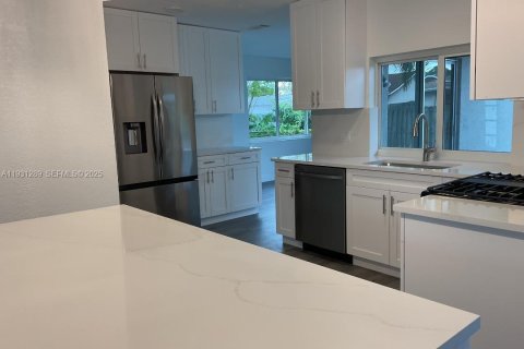 Casa en alquiler en Sunrise, Florida, 3 dormitorios, 132.11 m2 № 1990095 - foto 1