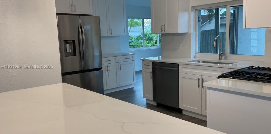 Casa en Sunrise, Florida 3 dormitorios, 132.11 m2 № 1990095