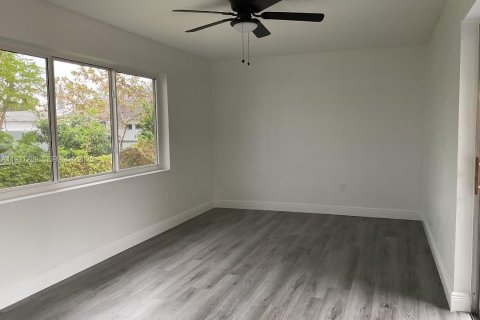 Casa en alquiler en Sunrise, Florida, 3 dormitorios, 132.11 m2 № 1990095 - foto 4