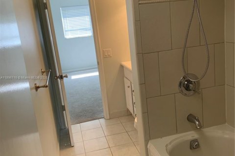 Copropriété à vendre à Boca Raton, Floride: 2 chambres, 87.14 m2 № 1947776 - photo 10