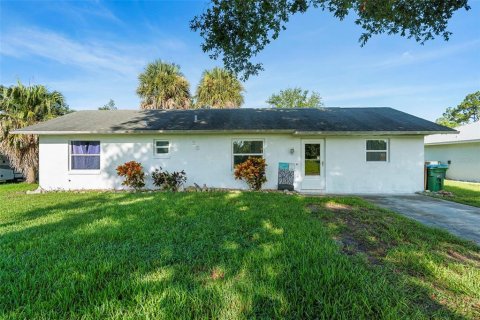 House in Oak Hill, Florida 2 bedrooms, 107.02 sq.m. № 1883921 - photo 1