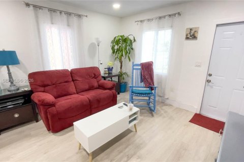 House in Miami, Florida 2 bedrooms, 57.97 sq.m. № 2030711 - photo 8