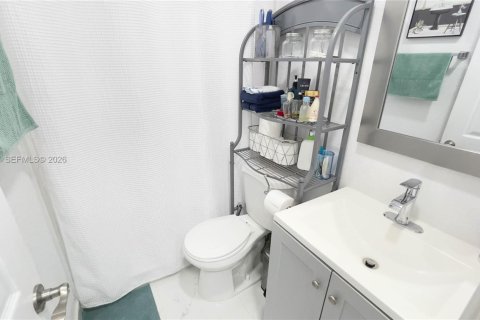 House in Miami, Florida 2 bedrooms, 57.97 sq.m. № 2030711 - photo 5