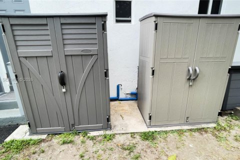 House in Miami, Florida 2 bedrooms, 57.97 sq.m. № 2030711 - photo 25