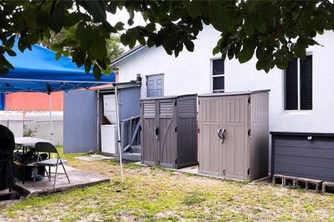 House in Miami, Florida 2 bedrooms, 57.97 sq.m. № 2030711 - photo 23