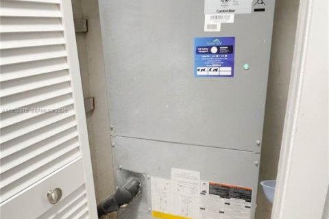 House in Miami, Florida 2 bedrooms, 57.97 sq.m. № 2030711 - photo 19