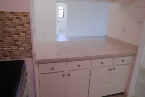 Condo in Miami, Florida, 2 bedrooms  № 1842599 - photo 15