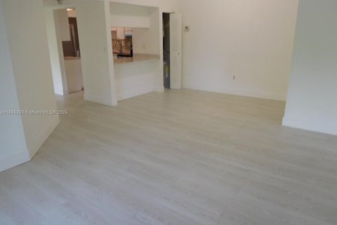 Condo in Miami, Florida, 2 bedrooms  № 1842599 - photo 9