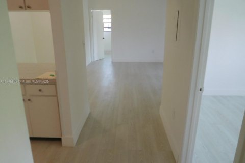 Condo in Miami, Florida, 2 bedrooms  № 1842599 - photo 8