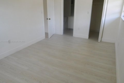 Condo in Miami, Florida, 2 bedrooms  № 1842599 - photo 13