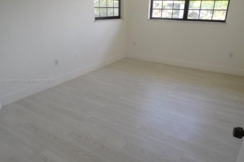 Condo in Miami, Florida, 2 bedrooms  № 1842599 - photo 11
