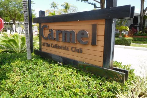 Condo in Miami, Florida, 2 bedrooms  № 1842599 - photo 1