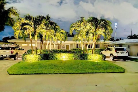 House in Oakland Park, Florida 2 bedrooms, 121.05 sq.m. № 1964246 - photo 2