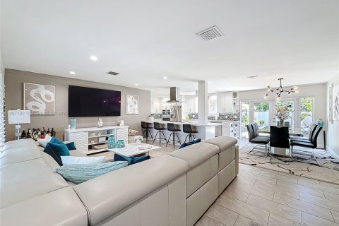 House in Oakland Park, Florida 2 bedrooms, 121.05 sq.m. № 1964246 - photo 7