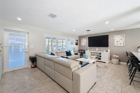 House in Oakland Park, Florida 2 bedrooms, 121.05 sq.m. № 1964246 - photo 9