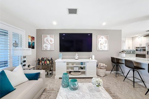 House in Oakland Park, Florida 2 bedrooms, 121.05 sq.m. № 1964246 - photo 8