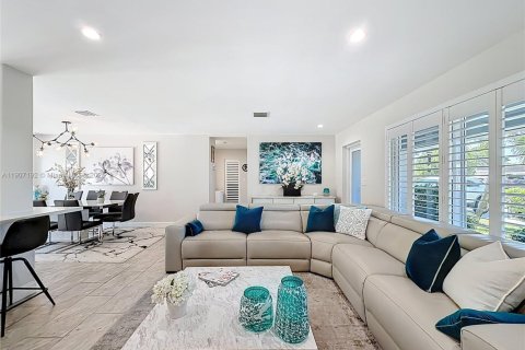 House in Oakland Park, Florida 2 bedrooms, 121.05 sq.m. № 1964246 - photo 12