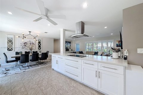 House in Oakland Park, Florida 2 bedrooms, 121.05 sq.m. № 1964246 - photo 21