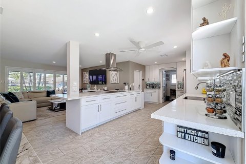 House in Oakland Park, Florida 2 bedrooms, 121.05 sq.m. № 1964246 - photo 18