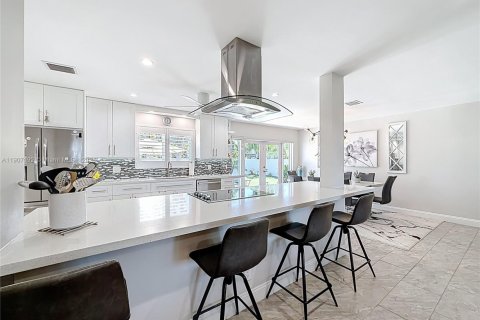 House in Oakland Park, Florida 2 bedrooms, 121.05 sq.m. № 1964246 - photo 14