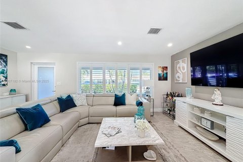 House in Oakland Park, Florida 2 bedrooms, 121.05 sq.m. № 1964246 - photo 10