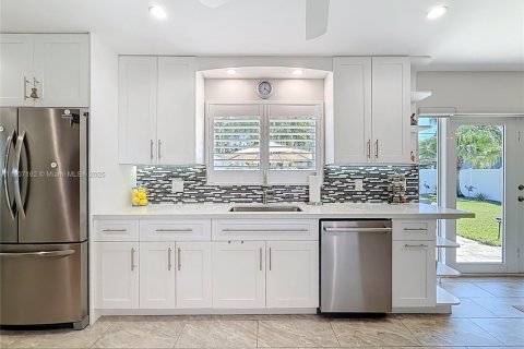 House in Oakland Park, Florida 2 bedrooms, 121.05 sq.m. № 1964246 - photo 25