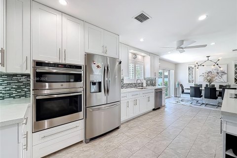 House in Oakland Park, Florida 2 bedrooms, 121.05 sq.m. № 1964246 - photo 23