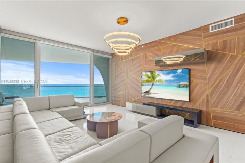 Condo in Sunny Isles Beach, Florida, 3 bedrooms  № 2004676 - photo 17