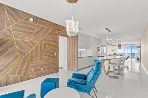 Condo in Sunny Isles Beach, Florida, 3 bedrooms  № 2004676 - photo 13