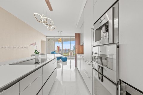 Condo in Sunny Isles Beach, Florida, 3 bedrooms  № 2004676 - photo 3