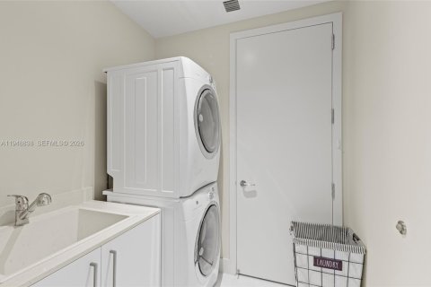 Condo in Sunny Isles Beach, Florida, 3 bedrooms  № 2004676 - photo 25