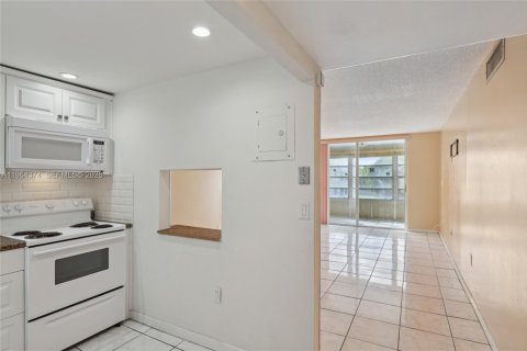 Condominio en venta en Sunrise, Florida, 1 dormitorio, 59.46 m2 № 2026116 - foto 11