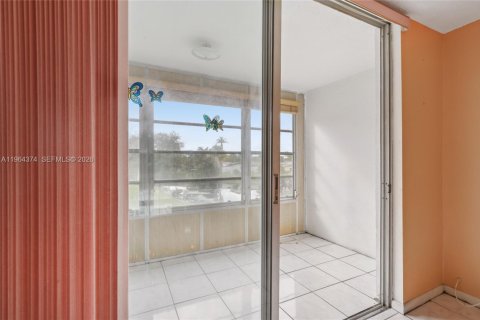 Condominio en venta en Sunrise, Florida, 1 dormitorio, 59.46 m2 № 2026116 - foto 17