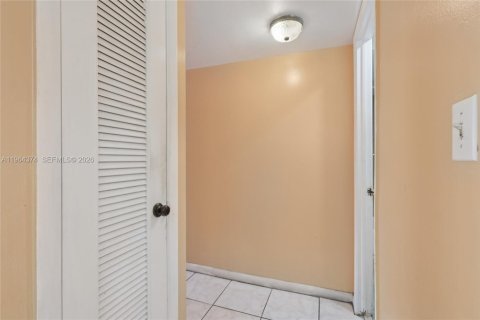 Condominio en venta en Sunrise, Florida, 1 dormitorio, 59.46 m2 № 2026116 - foto 24