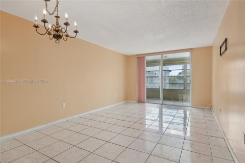 Condominio en venta en Sunrise, Florida, 1 dormitorio, 59.46 m2 № 2026116 - foto 13