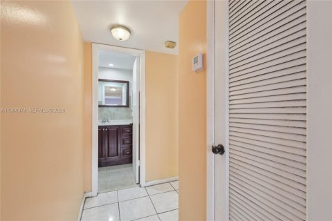 Condominio en venta en Sunrise, Florida, 1 dormitorio, 59.46 m2 № 2026116 - foto 23