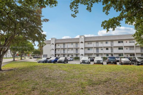 Condominio en venta en Sunrise, Florida, 1 dormitorio, 59.46 m2 № 2026116 - foto 2