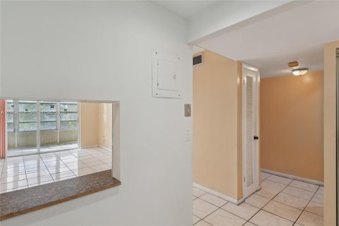 Condominio en venta en Sunrise, Florida, 1 dormitorio, 59.46 m2 № 2026116 - foto 12
