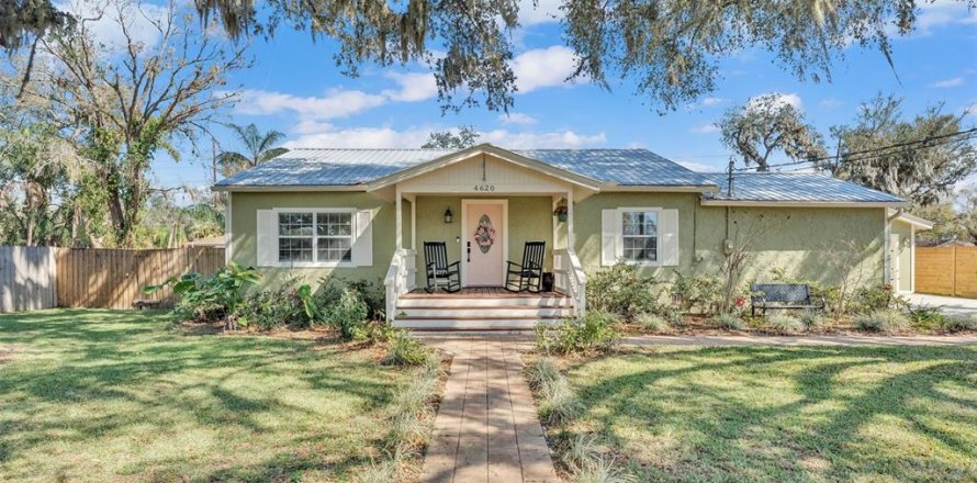 House in Lakeland, Florida 3 bedrooms, 174.56 sq.m. № 1536701