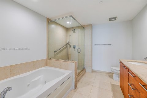 Condo in Miami, Florida, 3 bedrooms  № 1971610 - photo 17