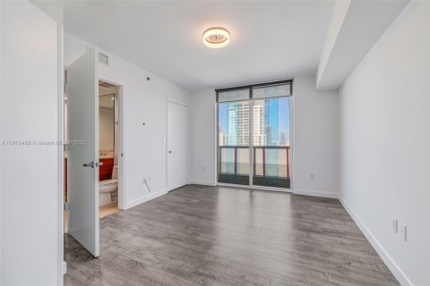 Condo in Miami, Florida, 3 bedrooms  № 1971610 - photo 18