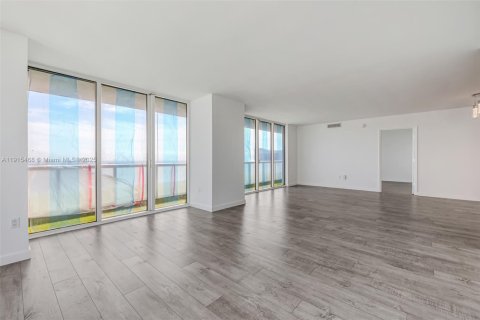 Condo in Miami, Florida, 3 bedrooms  № 1971610 - photo 5