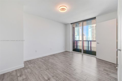Condo in Miami, Florida, 3 bedrooms  № 1971610 - photo 21