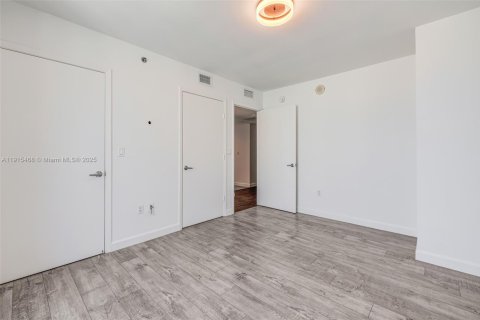 Condo in Miami, Florida, 3 bedrooms  № 1971610 - photo 23