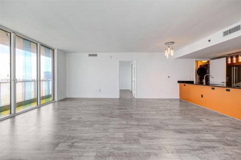Condo in Miami, Florida, 3 bedrooms  № 1971610 - photo 7