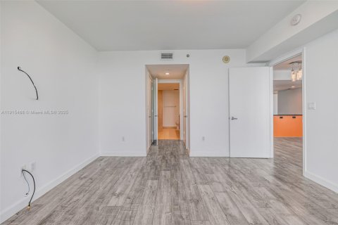 Condo in Miami, Florida, 3 bedrooms  № 1971610 - photo 15