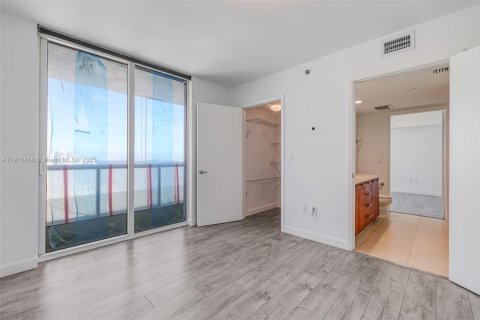 Condo in Miami, Florida, 3 bedrooms  № 1971610 - photo 22